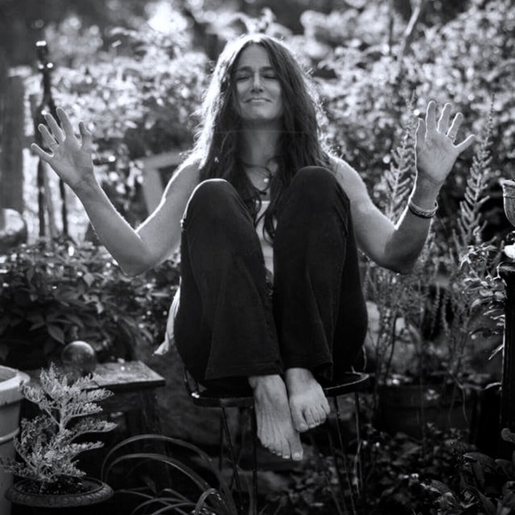 Meet your Posher, Mallory - Picture 3 of 3